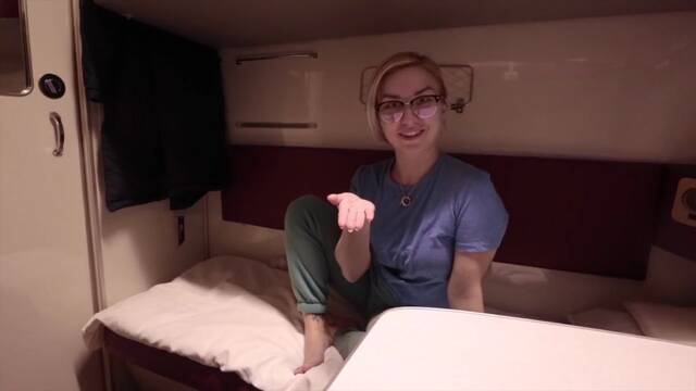 Пикапер соблазнил русскую блондинку на секс в купе поезда