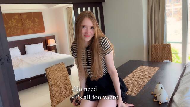 Красивая рыжая риелторша трахается с клиентом прямо в хате