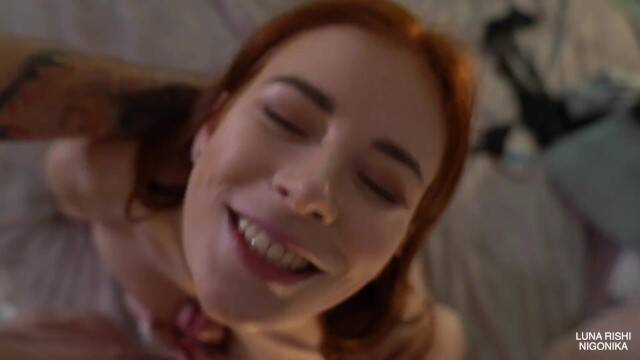 Рыжая телка возбуждена и требует секса раком