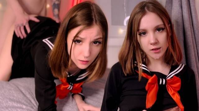 Молодая студентка в униформе кончает на члене любимого